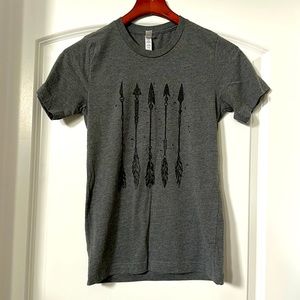Simple gray tee with arrow design